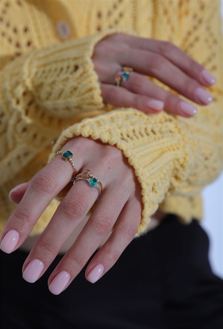 Rainbow ring with green crystal - photo 12229