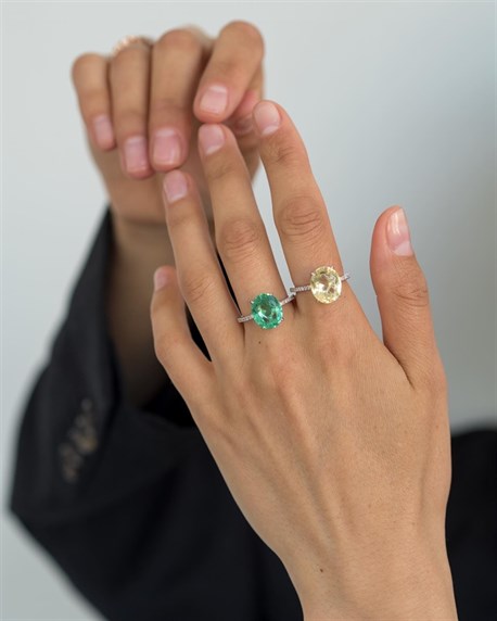 Cocktail ring with green crystal - photo 12244