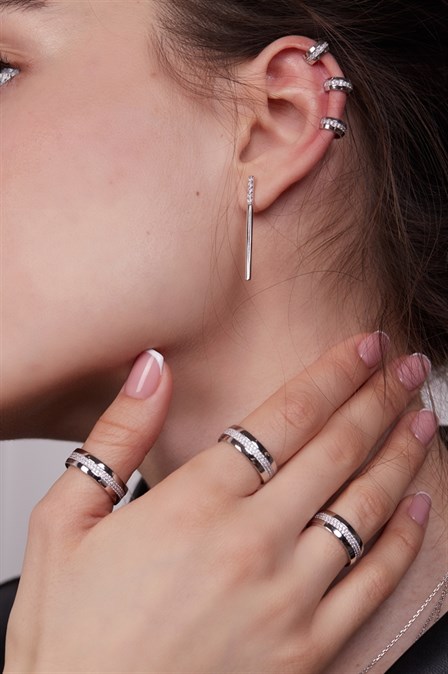 A ring with a path of stones in the middle - photo 12251