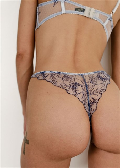 Tanga Brasigliano on the regulation Lindy Blue - photo 17604