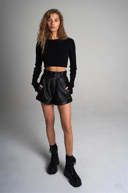 Black leather shorts - photo 18079