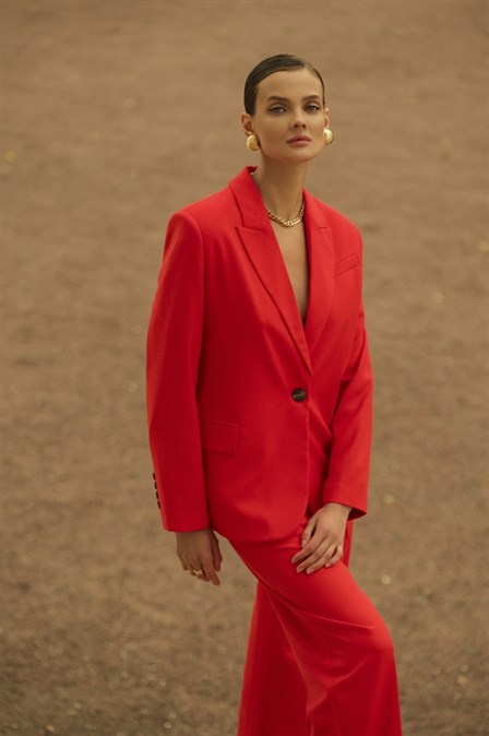 Classic red pantsuit - photo 20336