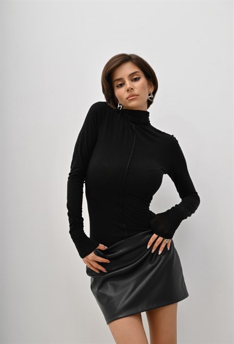 Turtleneck all night long - photo 26532