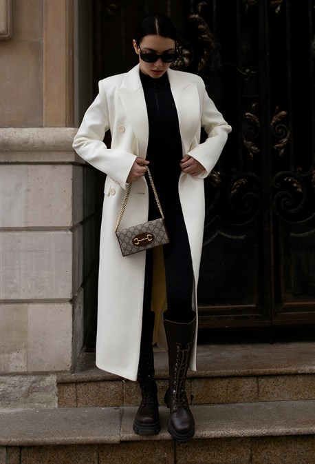 White fitted coat - photo 31731
