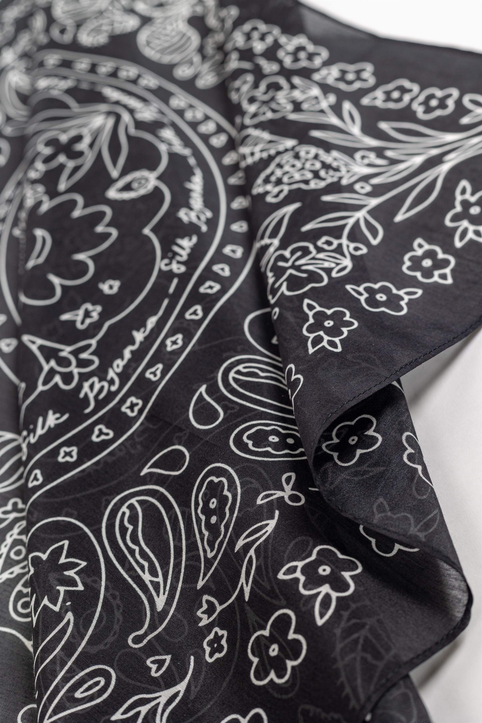 Handkerchief - photo 45571