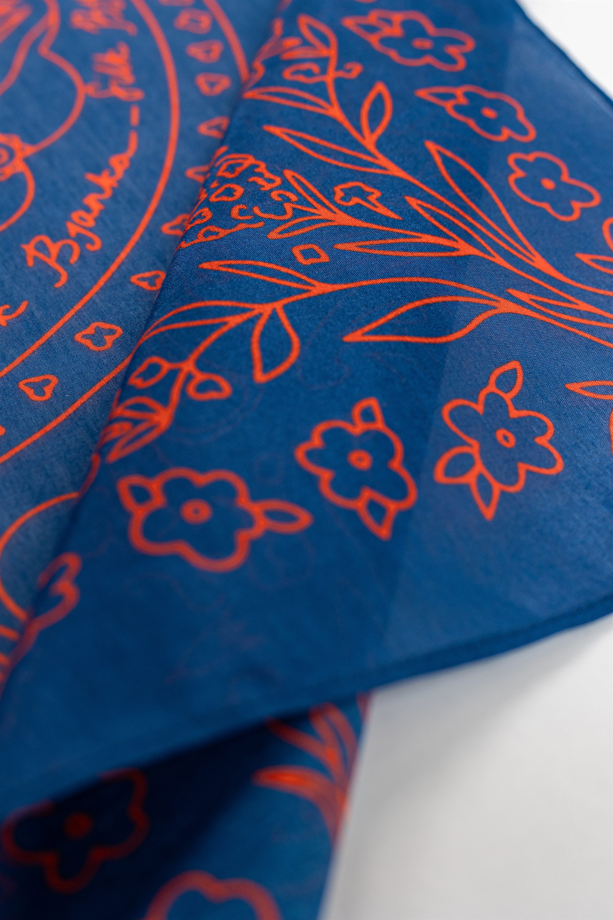 Handkerchief - photo 45581