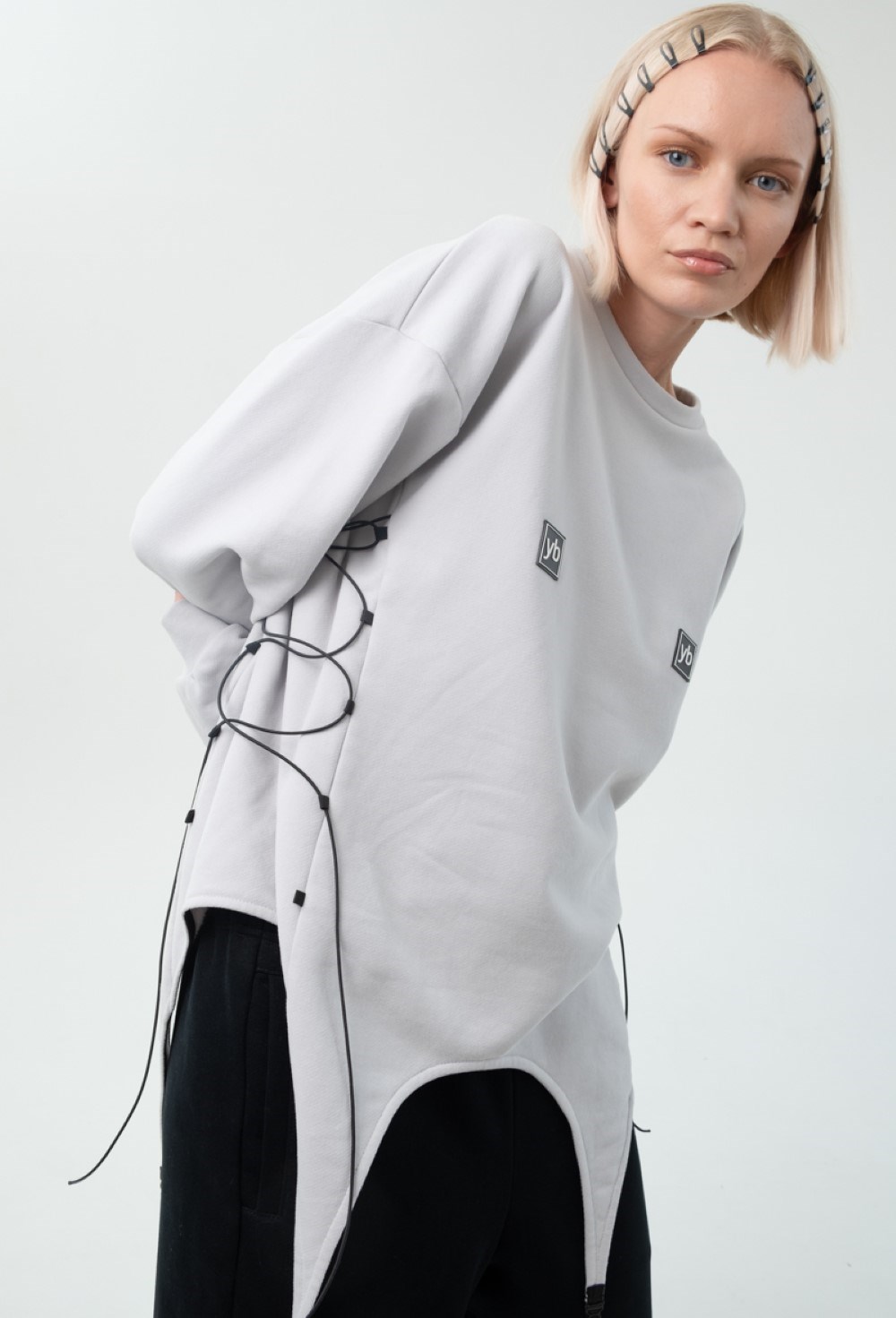 Sweatshirt with garters - photo 50325