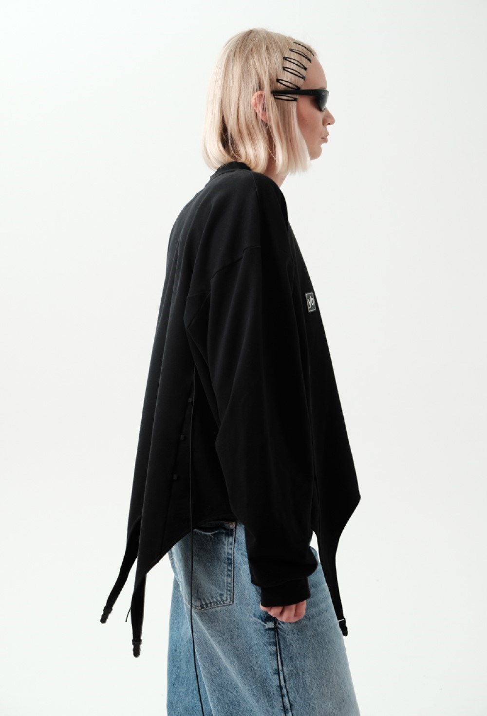 Sweatshirt with garters - photo 50328