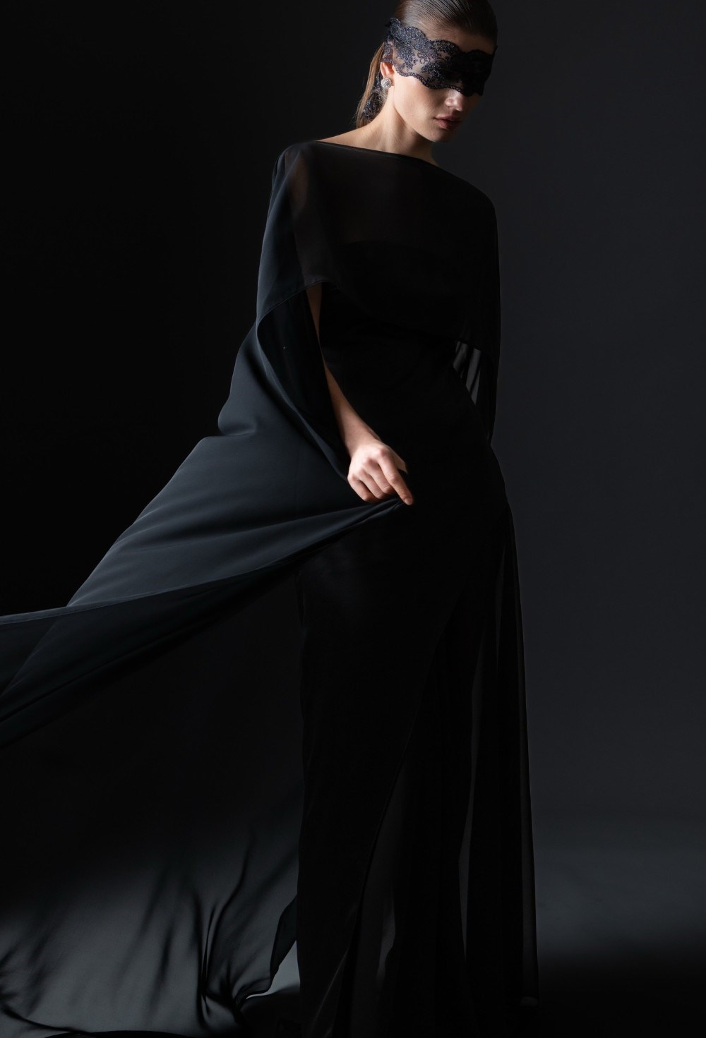 Selene's Silhouette cape - photo 51415
