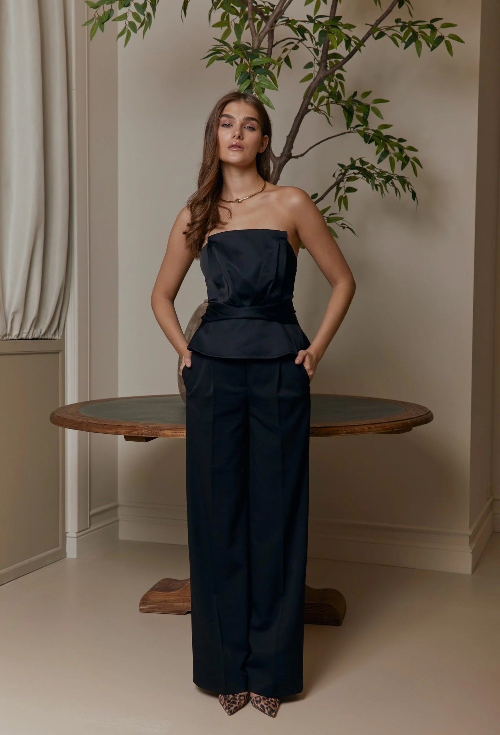 Black trousers with a crease - photo 55159