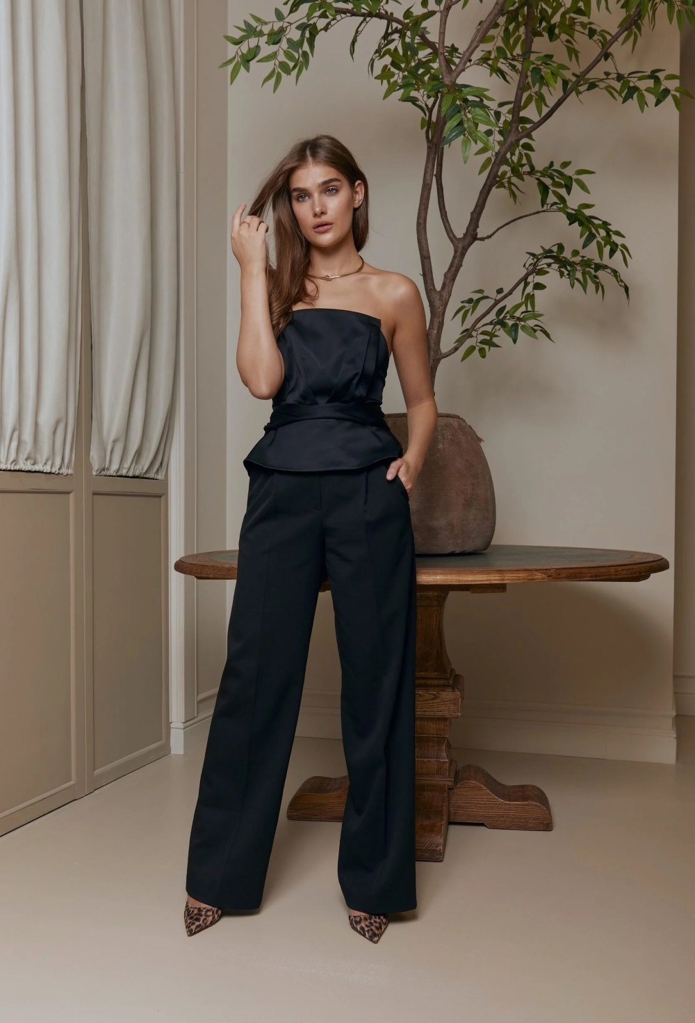 Black trousers with a crease - photo 55160