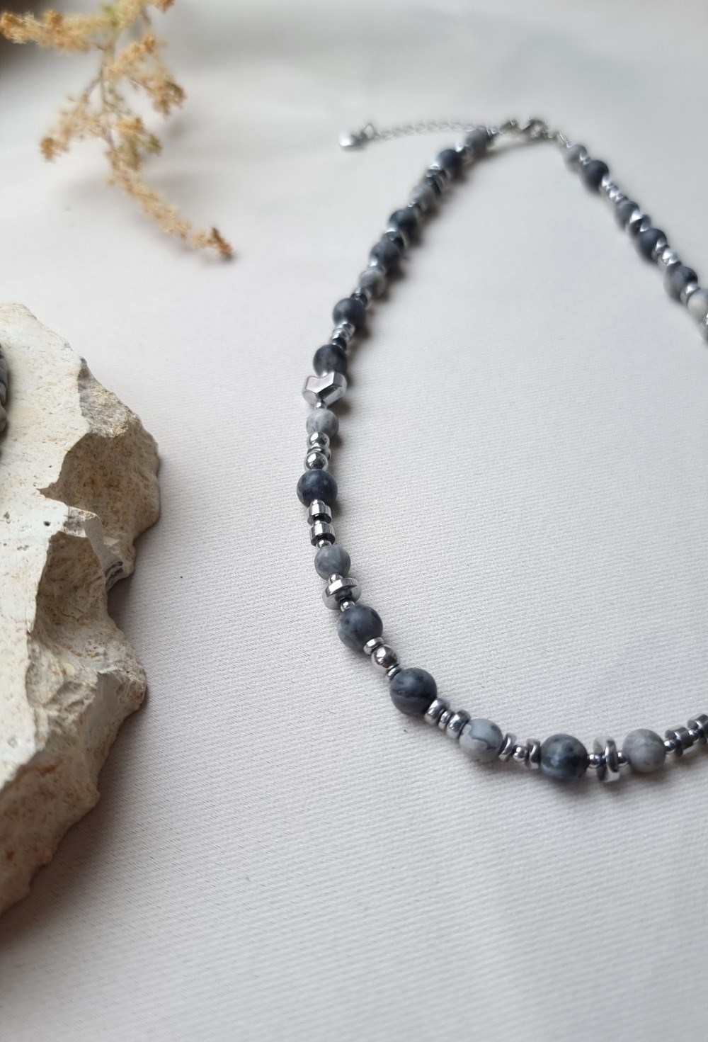 Gray Minimalism Necklace - photo 55409