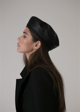 Leather beret black