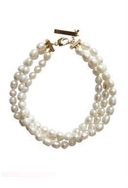 choker made of natural pearls