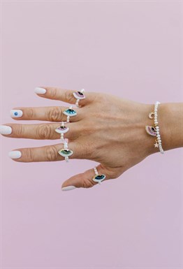 Pearl bracelet with eye