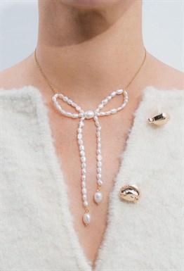Pearl bow