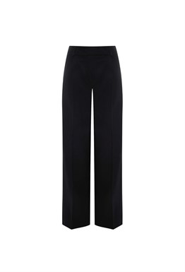 Black trousers with a pleat