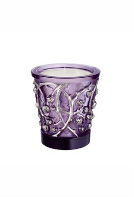 A candle ?pines