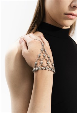 Hand chain with crystals