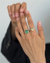 Cocktail ring with green crystal - photo 12244