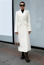 White fitted coat - photo 31732